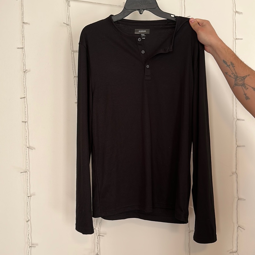 Plain black t-shirt